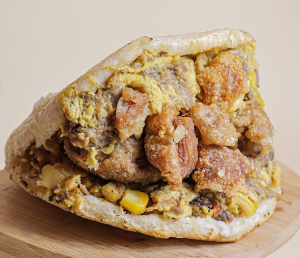 Arepa rellena de carne